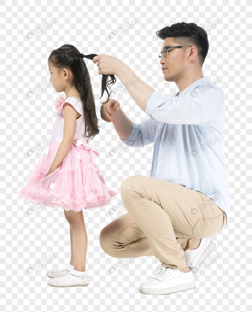 给孩子梳头的父亲图片
