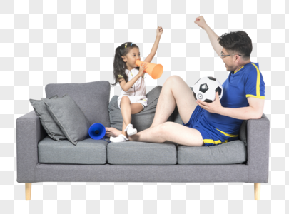 父亲和女儿一起观察世界杯图片