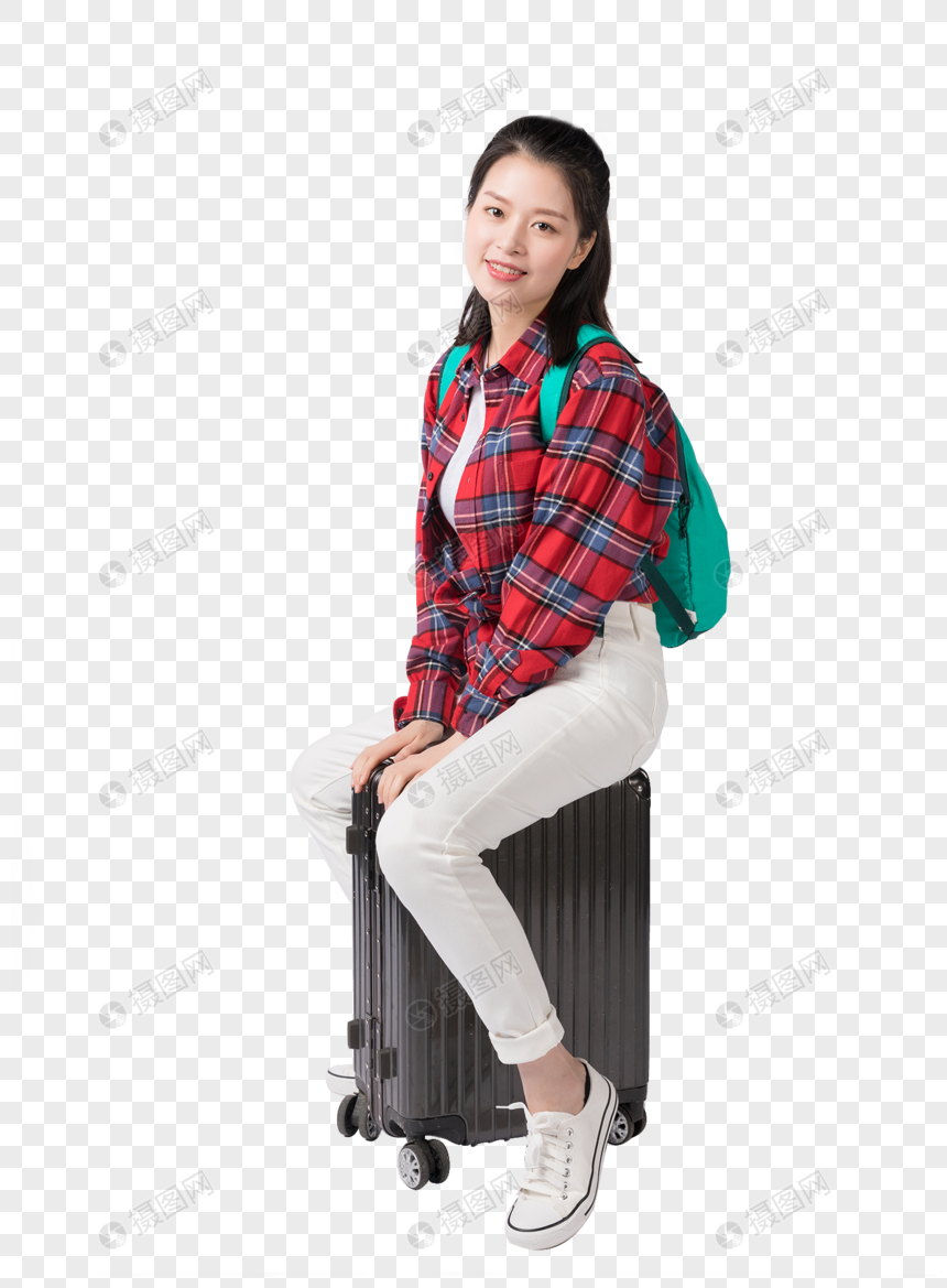 坐在行李箱上的女孩图片