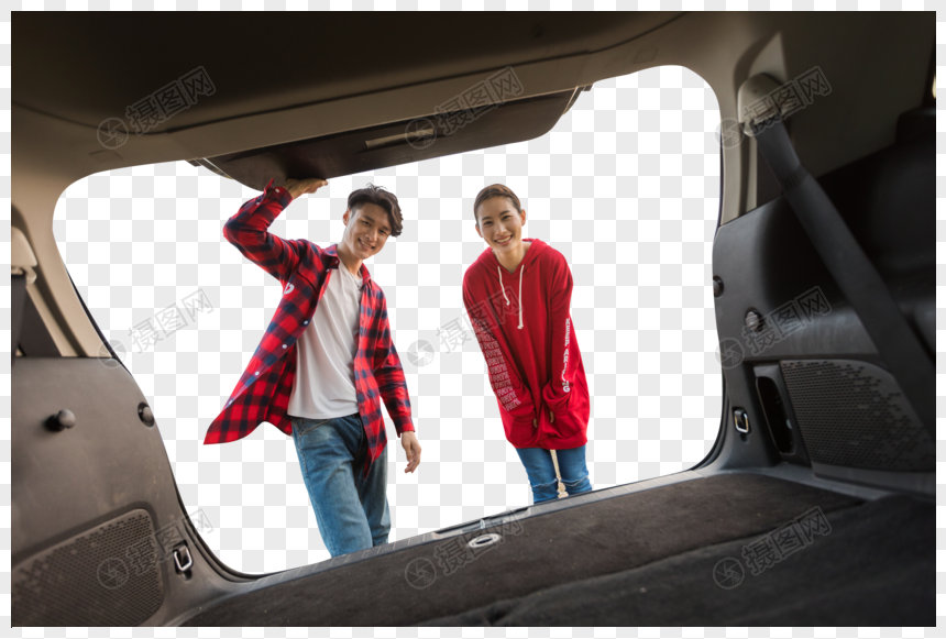 年轻人开车出行旅行图片