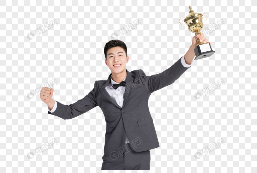 自信的商务男士手握奖杯图片