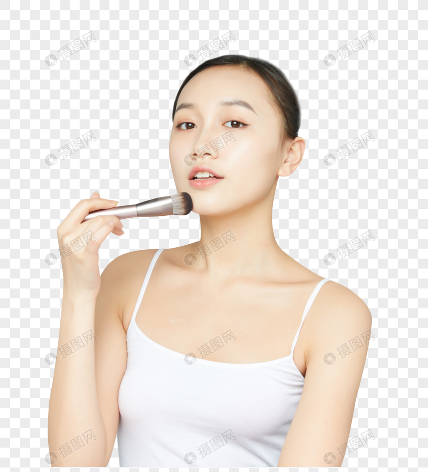 女性使用粉底刷图片