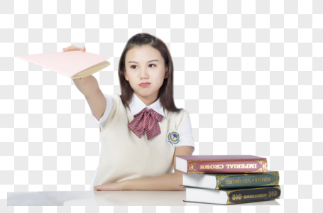 拿着作业本的学习的女学生图片