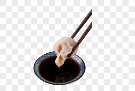 筷子夹着蘸醋的饺子高清图片