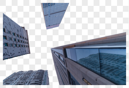 城市高楼大厦中飞过的一群鸽子图片