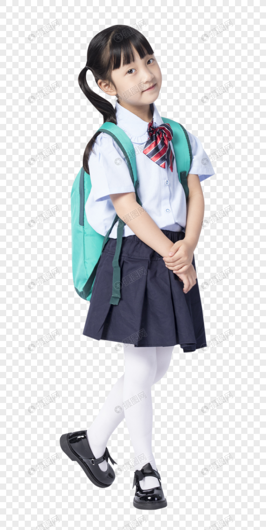 背着书包的小女孩