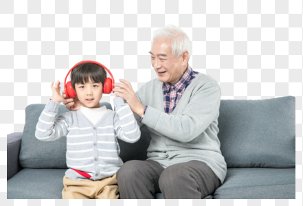 爷孙俩在听音乐图片