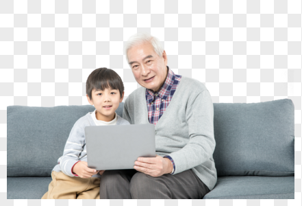 爷孙俩在玩电脑图片