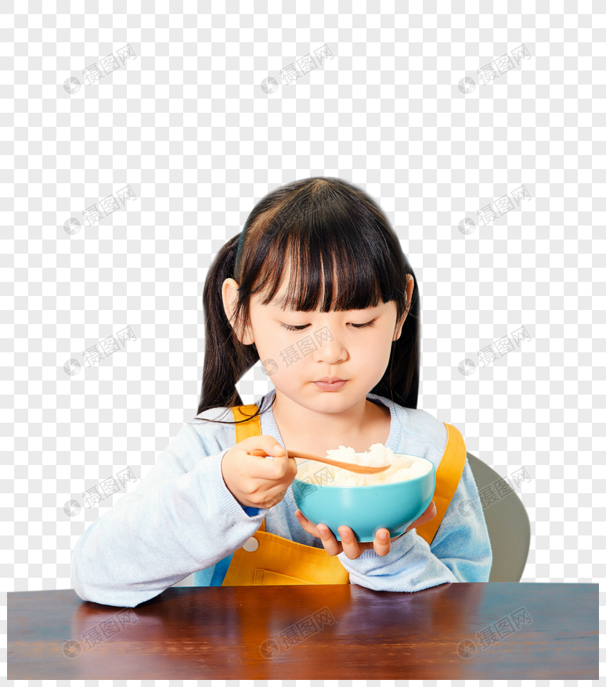小女孩大口吃米饭