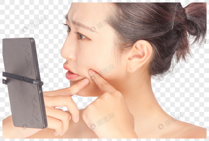 挤痘痘的女性