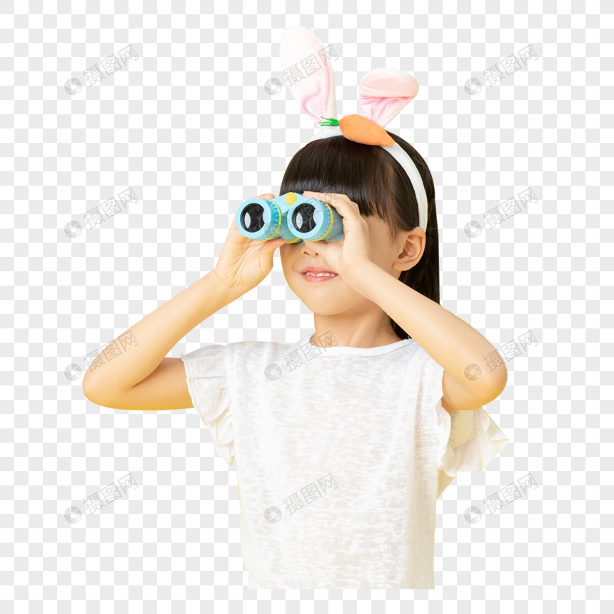戴着兔耳朵的小女孩用望远镜看向远方图片
