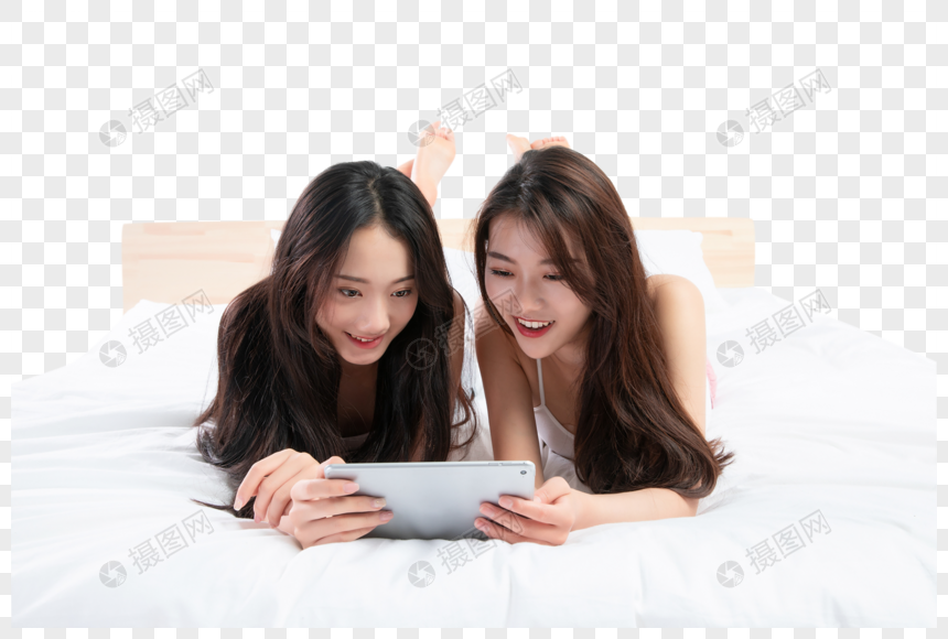 闺蜜床上玩平板电脑图片