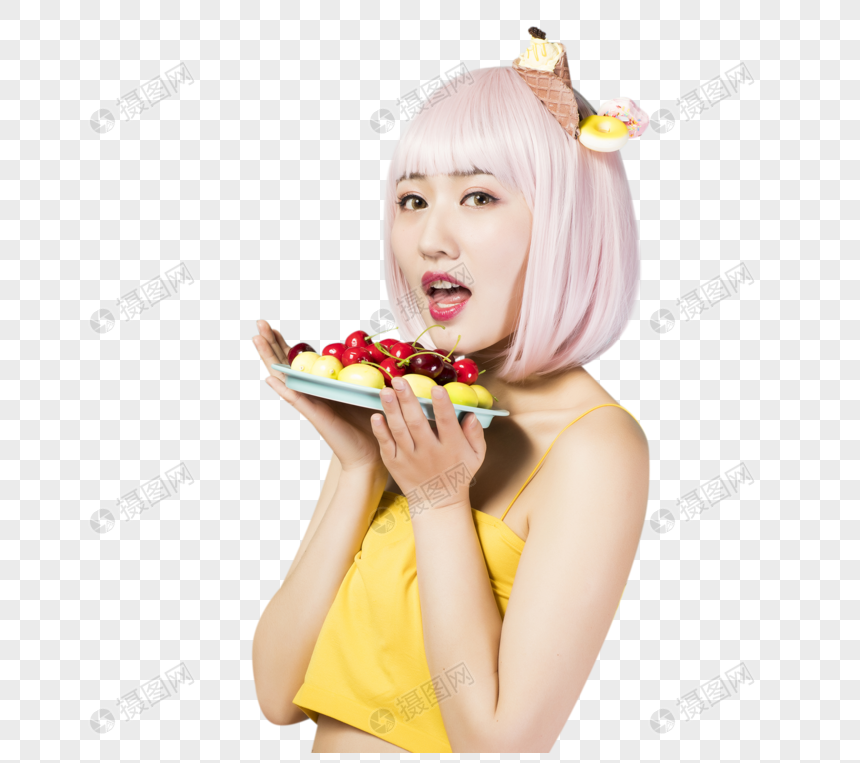 可爱女性张嘴巴吃水果图片