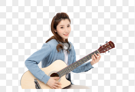 弹吉他的女大学生图片