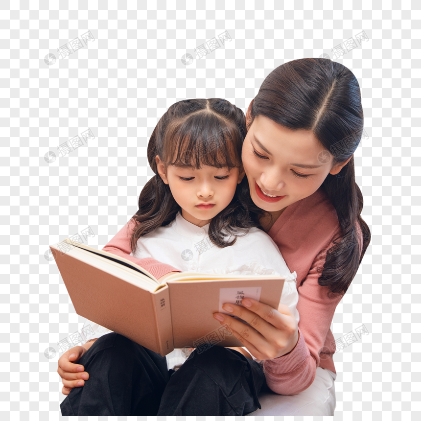 妈妈陪小女孩阅读图片