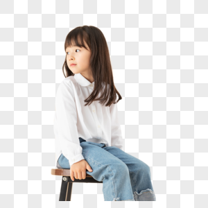 小女孩坐在椅子上思考高清图片素材