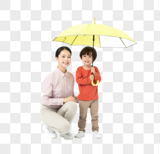 妈妈儿子一起打伞高清图片