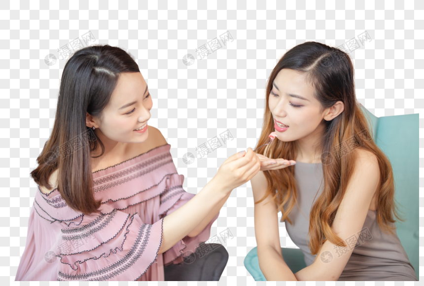 年轻女子在一起吃甜品图片