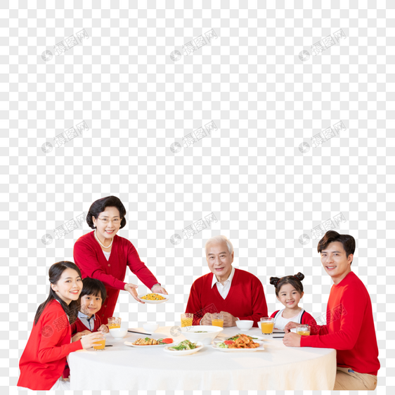 新年一家人在一起吃年夜饭图片