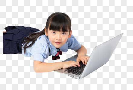 趴着使用电脑的小女孩图片