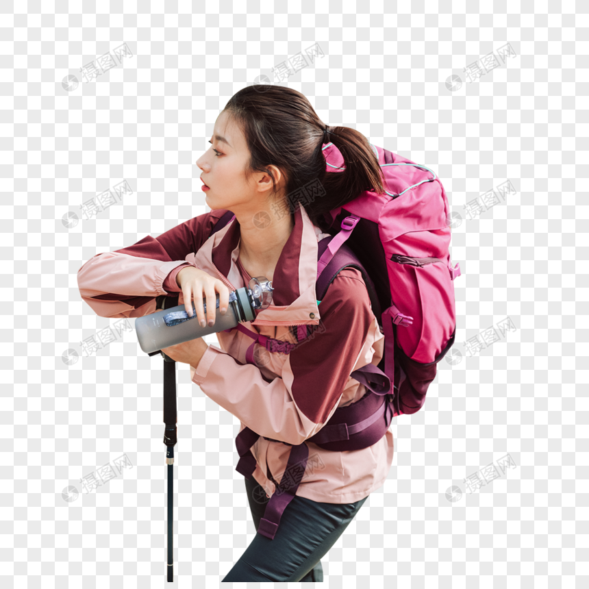 登山女性喝水休息图片