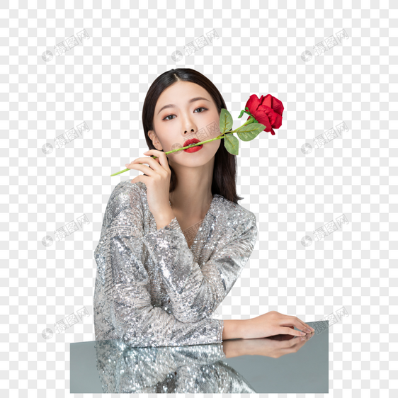 手拿玫瑰花的时尚女性图片