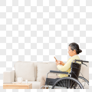 年迈老奶奶坐在轮椅上打电话图片