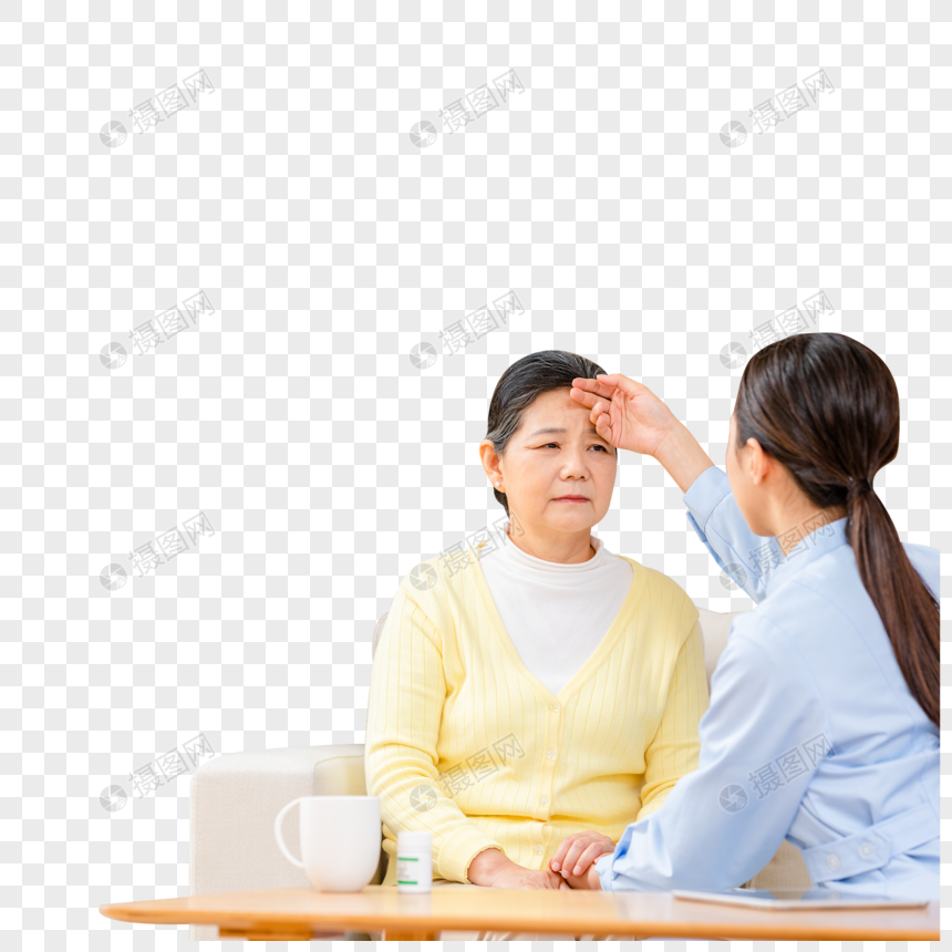 护工抚摸奶奶的额头看是否发烧图片