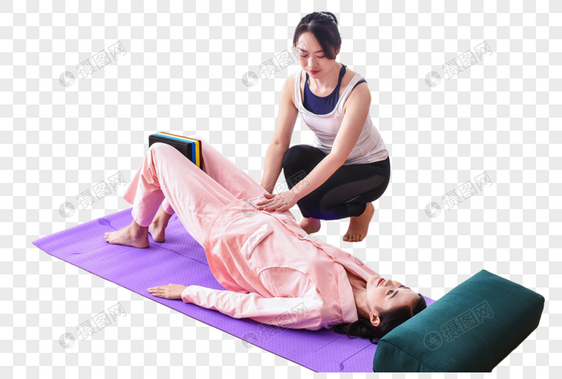 教练指导产妇瑜伽动作图片