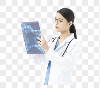 女性医生拿着x光片观看图片