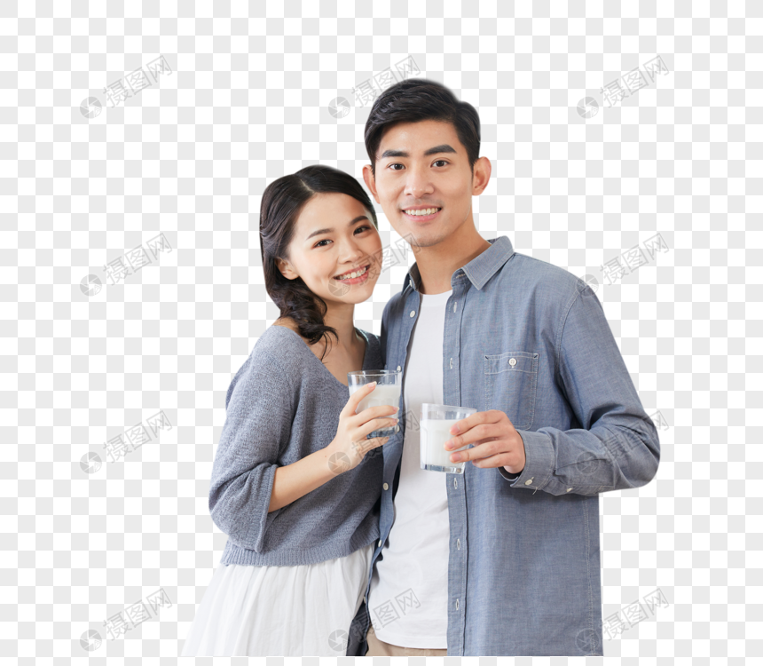 年轻夫妻喝牛奶图片