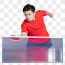打乒乓球的青年男性形象图片