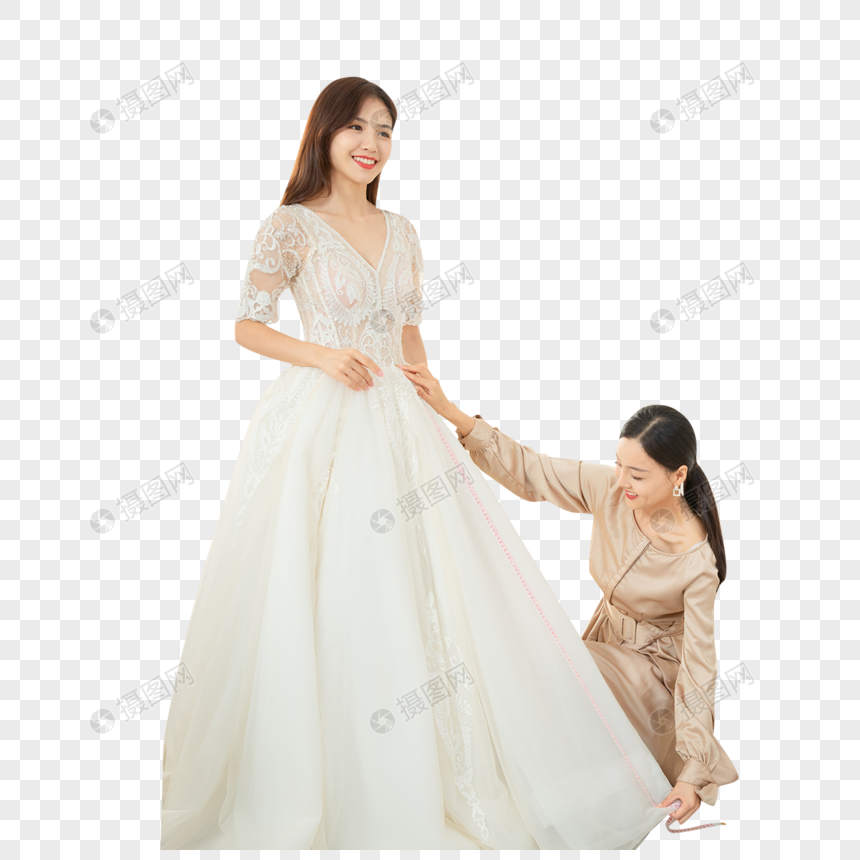 设计师为准新娘试穿定制婚纱图片