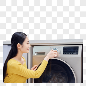 家庭主妇控制洗衣机按钮清洗衣物图片