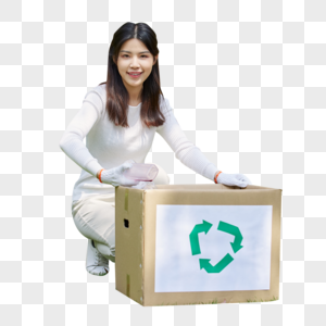 女性抱着纸箱回收垃圾图片