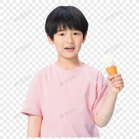 可爱小男孩吃甜筒冰淇淋图片
