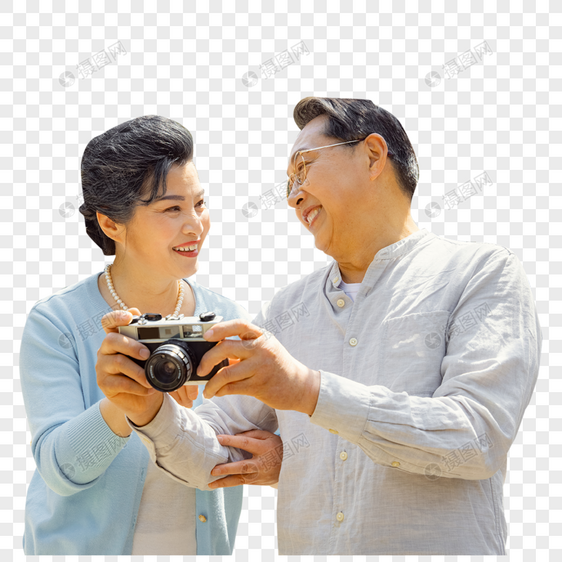 踏青的老年夫妇拍照图片