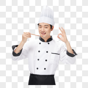 男厨师拿着汤勺品尝菜品图片