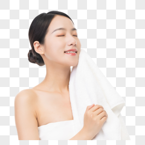 健康美女用毛巾擦脸图片
