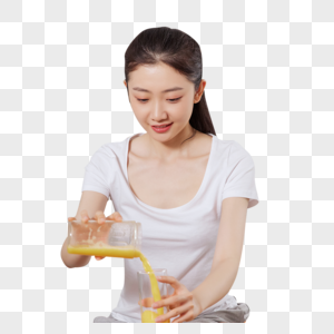 夏日美女居家榨橙汁图片