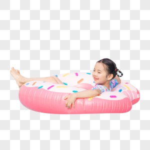 小女孩躺在游泳圈上游泳图片