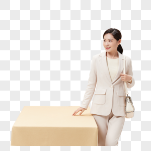 背着包准备上班的职场女性高清图片