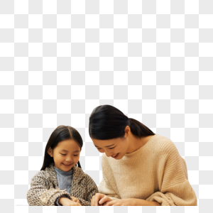 母亲陪孩子阅读图片