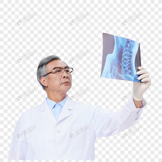 老年男性医师教授看X光片图片