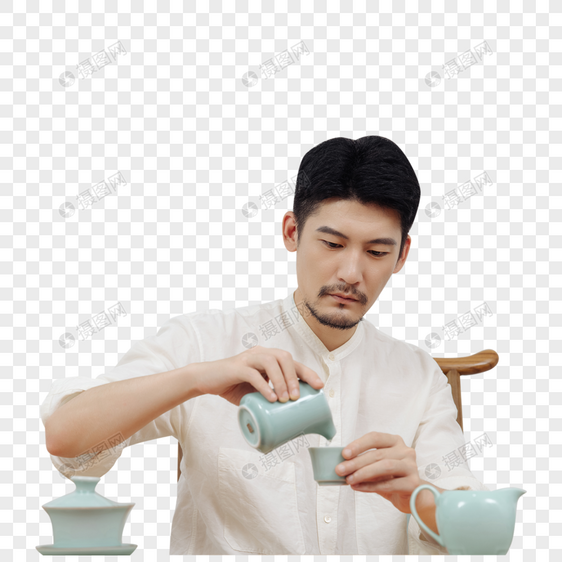 茶道茶艺男青年倒茶图片