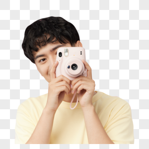 韩系男生手拿拍立得相机拍照图片