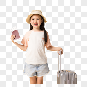 手拿机票和护照拉着行旅箱的小女孩图片