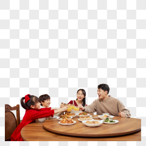 一家人餐桌吃团圆年夜饭高清图片