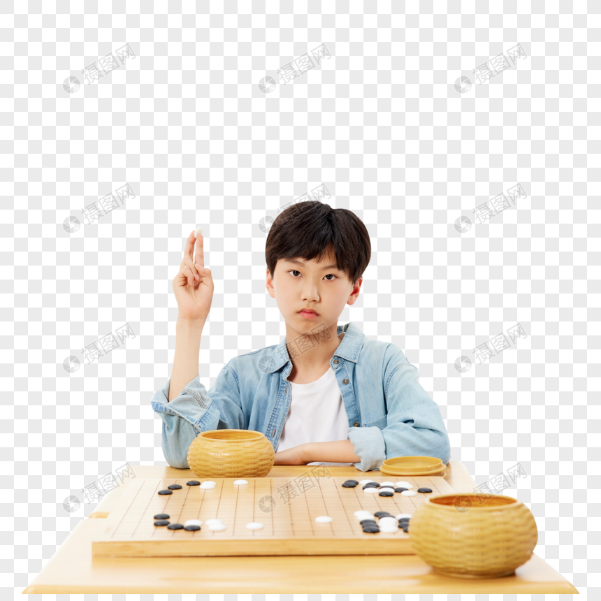 小男孩手拿围棋展示图片