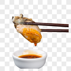筷子夹起肥美的生蚝肉蘸料图片